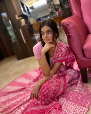 Ruhanika Dhawan Instagram - राधा की भक्ति , मुरली की मिठास , 
माखन का स्वाद और गोपियों का रास , 
आओ सब मिलके बनाते हैं जन्माष्टमी का दिन ख़ास।
श्रीकृष्ण जन्‍माष्‍टमी की हार्दिक शुभकामनाएं