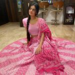 Ruhanika Dhawan Instagram - राधा की भक्ति , मुरली की मिठास , माखन का स्वाद और गोपियों का रास , आओ सब मिलके बनाते हैं जन्माष्टमी का दिन ख़ास। श्रीकृष्ण जन्‍माष्‍टमी की हार्दिक शुभकामनाएं