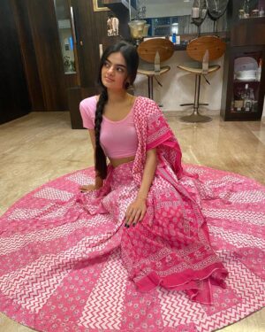 Ruhanika Dhawan Instagram - राधा की भक्ति , मुरली की मिठास , 
माखन का स्वाद और गोपियों का रास , 
आओ सब मिलके बनाते हैं जन्माष्टमी का दिन ख़ास।
श्रीकृष्ण जन्‍माष्‍टमी की हार्दिक शुभकामनाएं