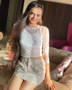 Ruhanika Dhawan Instagram - I just realised we hit 2 million, yay! You could have picked a bunch of other people to follow, but you chose me. Thank you for giving me a platform to share with you and expose my vibrant personality. Thank you for being my most incredible supporters. Cheers to 20,00,000+ Instagram followers! And, I can’t wait to continue growing with you. I am blessed and grateful for every single one of you. #2million #gratitude #thankful #ruhaanikadhawan #instagramfollowers