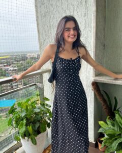 Ruhanika Dhawan Instagram - 🖤🤍 #ruhaanikadhawan #polkadots