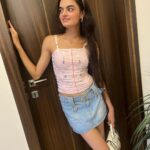Ruhanika Dhawan Instagram - From playing with barbie’s to walking the ramp as a showstopper back in 2014 for barbie to dressing up as one and heading for the premiere! ( 8 year old me would be screaming right now) Ps: Shahnaaz ma’am gifted me this corset years back when we were filming Yhm and it fits me now! @shahnaazrizwan #barbie #barbiethemovie #ruhaanikadhawan