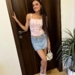 Ruhanika Dhawan Instagram - From playing with barbie’s to walking the ramp as a showstopper back in 2014 for barbie to dressing up as one and heading for the premiere! ( 8 year old me would be screaming right now) Ps: Shahnaaz ma’am gifted me this corset years back when we were filming Yhm and it fits me now! @shahnaazrizwan #barbie #barbiethemovie #ruhaanikadhawan