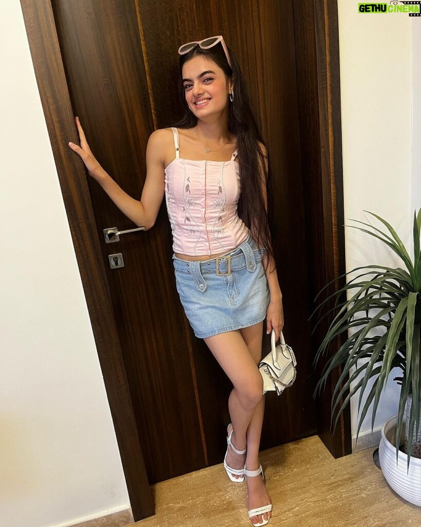 Ruhanika Dhawan Instagram - From playing with barbie’s to walking the ramp as a showstopper back in 2014 for barbie to dressing up as one and heading for the premiere! ( 8 year old me would be screaming right now) Ps: Shahnaaz ma’am gifted me this corset years back when we were filming Yhm and it fits me now! @shahnaazrizwan #barbie #barbiethemovie #ruhaanikadhawan