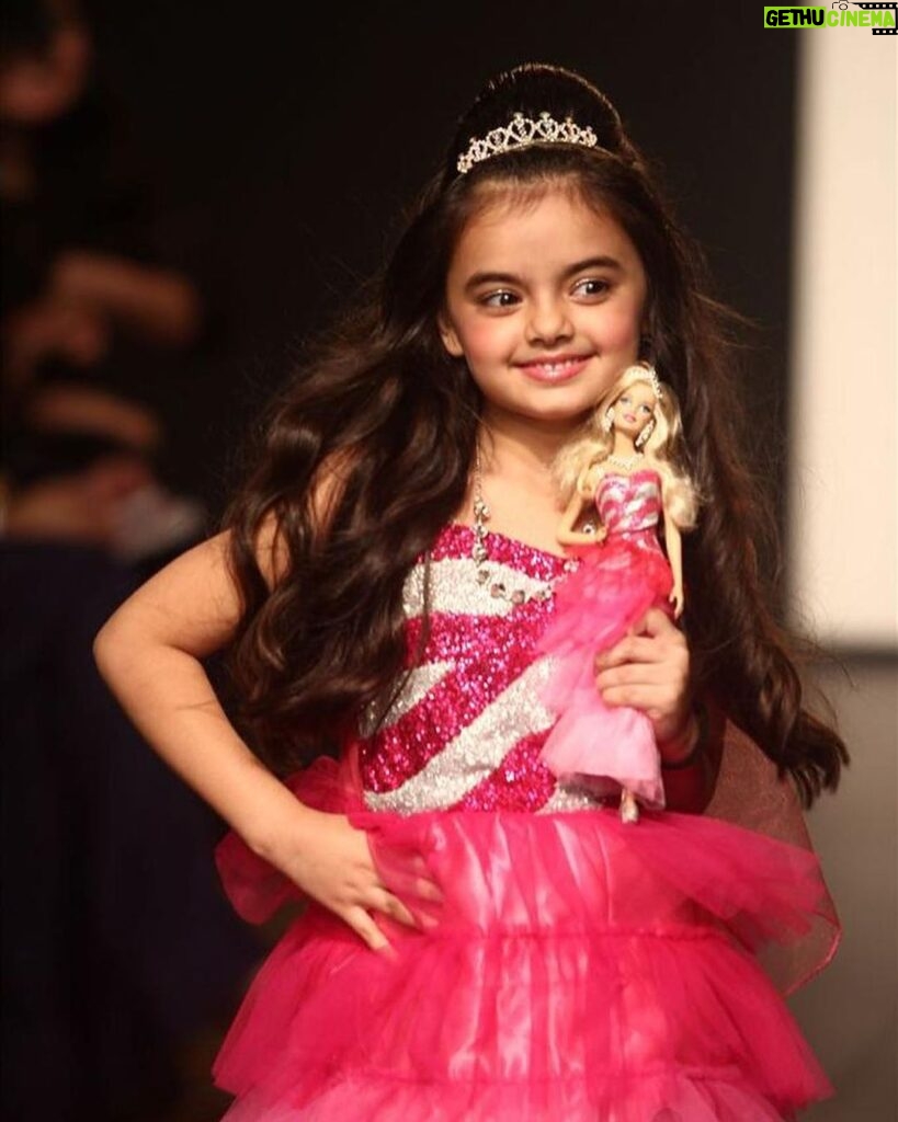 Ruhanika Dhawan Instagram - From playing with barbie’s to walking the ramp as a showstopper back in 2014 for barbie to dressing up as one and heading for the premiere! ( 8 year old me would be screaming right now) Ps: Shahnaaz ma’am gifted me this corset years back when we were filming Yhm and it fits me now! @shahnaazrizwan #barbie #barbiethemovie #ruhaanikadhawan