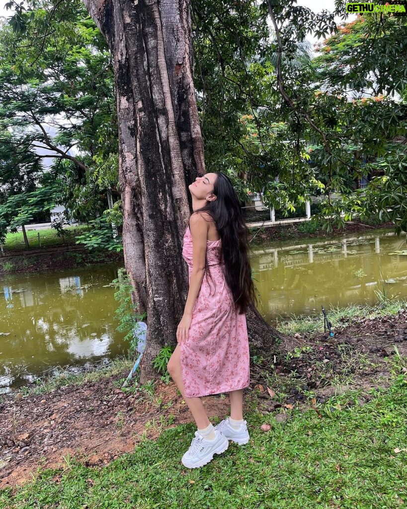 Ruhanika Dhawan Instagram - Happiest in the green ☘️☘️ #bangkok #ruhaanikadhawan #shoot