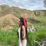 Ruhanika Dhawan Instagram - Let’s wander where the Wifi is weak! ( ps it’s actually weak) cappadocia you beauty! #turkey #cappadocia #vacation #ruhaanikad Cappadocia / Türkiye