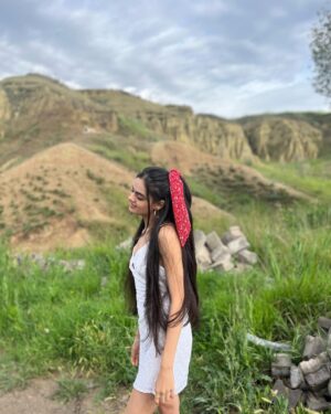 Ruhanika Dhawan Instagram - Let’s wander where the Wifi is weak! ( ps it’s actually weak)
cappadocia you beauty! #turkey #cappadocia #vacation #ruhaanikad