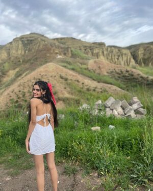 Ruhanika Dhawan Instagram - Let’s wander where the Wifi is weak! ( ps it’s actually weak)
cappadocia you beauty! #turkey #cappadocia #vacation #ruhaanikad