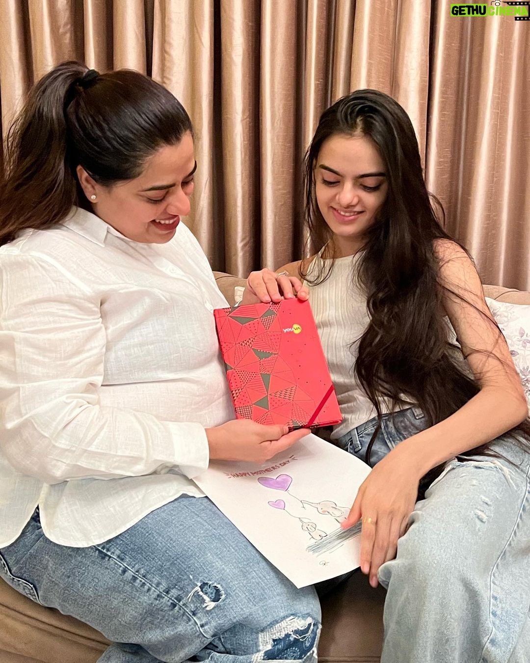 Ruhanika Dhawan Instagram - Our moms always step in to help us out through their unconditional efforts, making our lives easier and also inspiring us. So this Mother's Day, I decided to surprise my mom with a thoughtful gift that I created using my Youva stationery supplies, which encouraged me to think and create. I also gifted her this beautiful, vibrant journal. The link in my bio has all the products for you to check out. I wish all the moms out there a very happy Mother's Day. #mother #momandaughter #mothersday #mothersdaygift #motherslove #youvastationery #youvagift #journal #greetingcard #think #create #youvaworld #collab #ruhaanikaforyouva #ruhaanikadhawan #maabeti