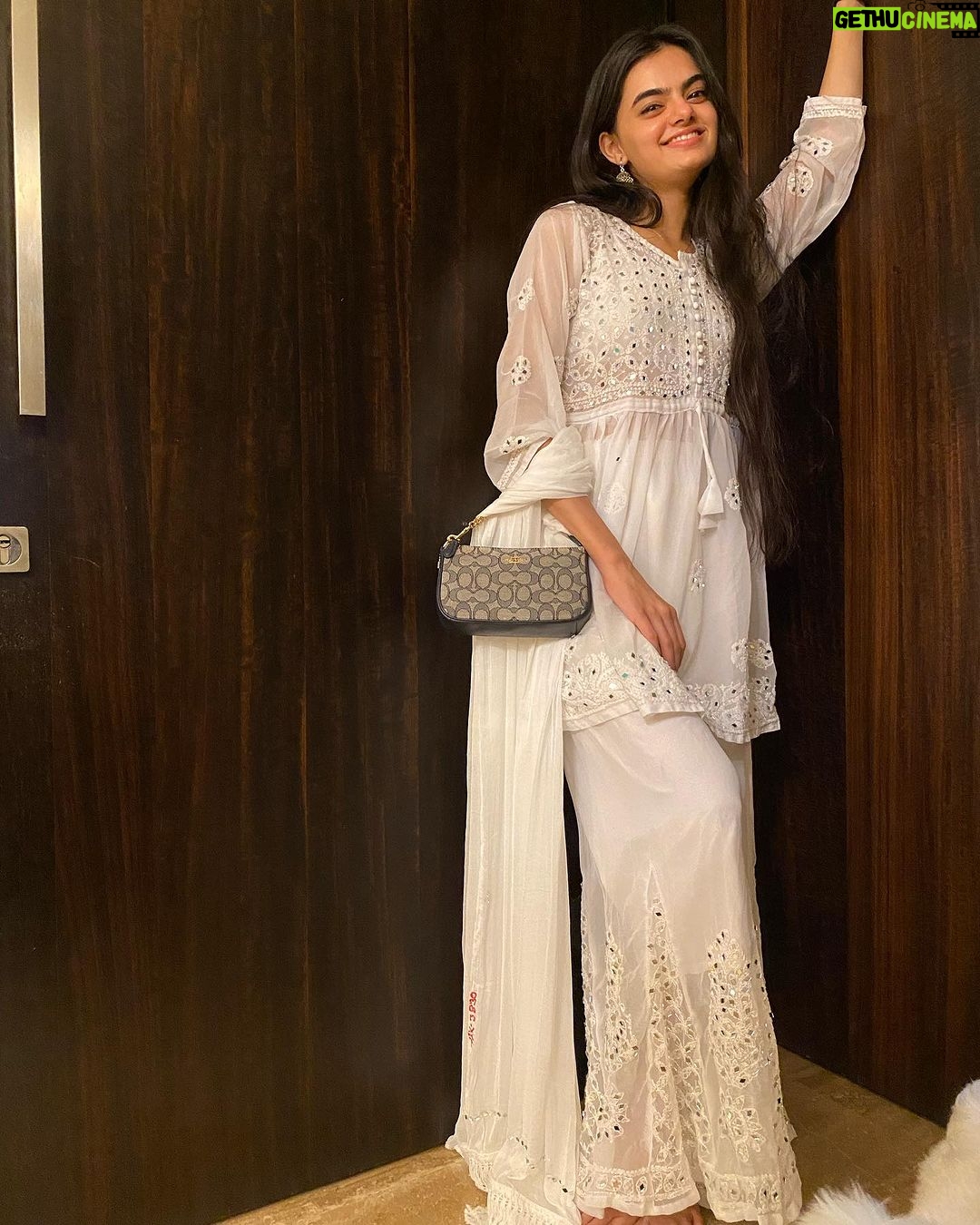 Ruhanika Dhawan Instagram - Did you say Chandani ?? Wearing @amaya_chikan