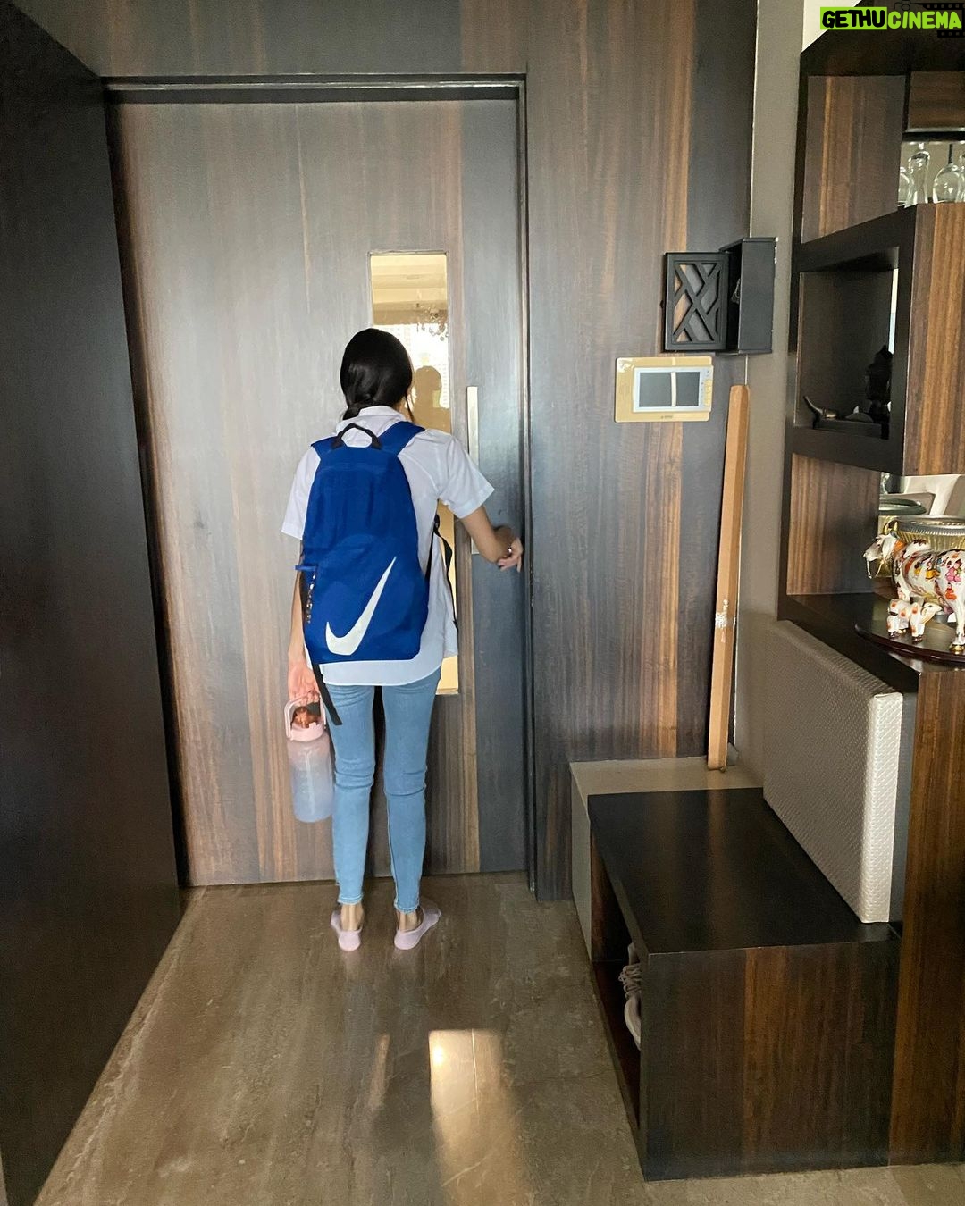 Ruhanika Dhawan Instagram - Take a moment. Take a breath. You are a senior. #backtoschool First day grade 11(AS year) Also, I got into the school I wanted to. The secret to getting ahead is getting started." —Mark Twain #Shukr #satnamwaheguruੴ