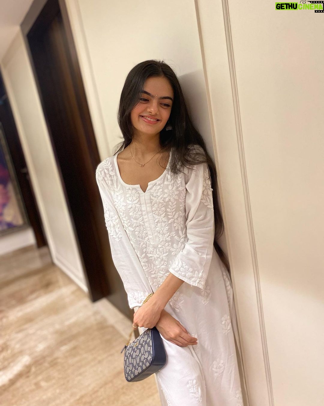 Ruhanika Dhawan Instagram - Smile more frown less! #dontworrybehappy #fyp Wearing: @amaya_chikan