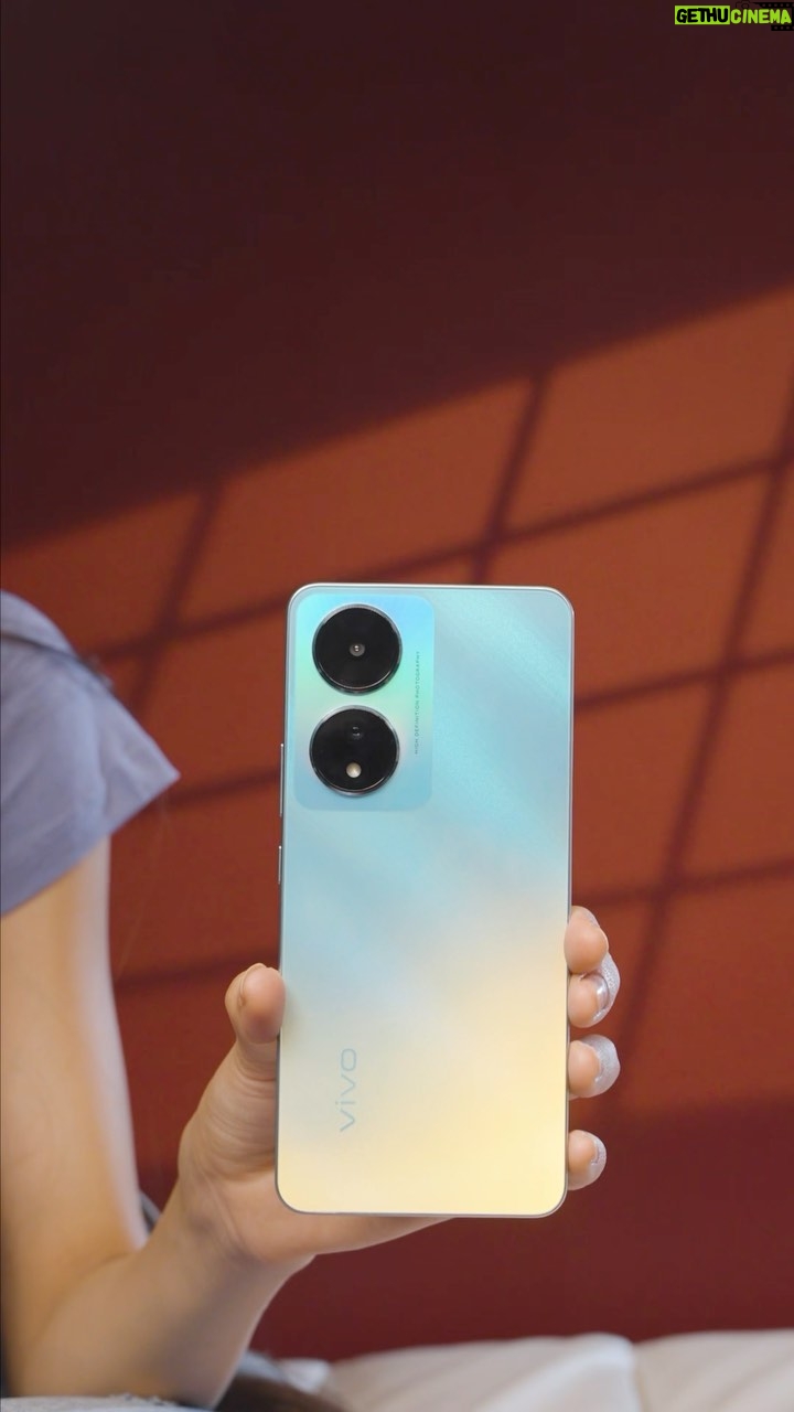 Ruhanika Dhawan Instagram - A dreamer by heart and achiever by mind, I multitask and ace it like a pro. Getting this energy and motivation with my new vivoT2 5G, I see my dreams clearly and envision them in the best ways possible just like the crystal clear AMOLED display of vivoT2 5G. I took the VivoT2 5G challenge and now it’s your chance! Participate in the vivoT2 5G challenge and tag @vivo_india and me in your video! Hurry up and #GetSetTurbo! Order your vivoT2 5G from @flipkart and take up the vivoT2 5G Challenge! #TurboLife #vivoT2Series #5G