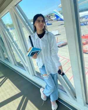 Ruhanika Dhawan Instagram - Chalo chalein.