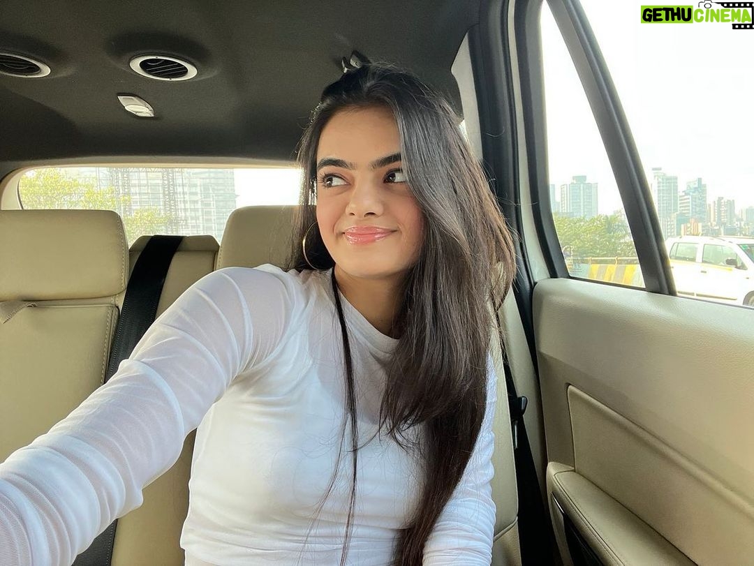 Ruhanika Dhawan Instagram - Goofy carfie’s! wearing : @bonkers.corner