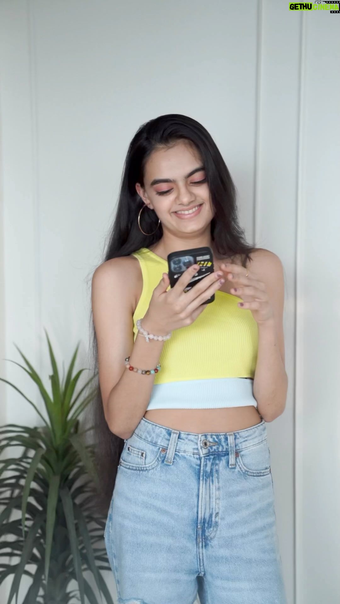Ruhanika Dhawan Instagram - It’s the holiday season and that calls for TRAVELLING! TOODLESS 😉 😉 Bags so good that I can’t stop with excuses to travel. So travel in style only with @amtouristerin ‘s New Kid on the Block Collection that makes you look cool and super stylish ❤️ Head over to Amazon.in, Flipkart or a store near you to get your hands on these bags! ✅ #AmericanTourister #AmericanTouristerIndia #KidsCollection #NewKidOnTheBlock #KidsBags #LuggageBags #Backpacks #Reels #TeenagerBags