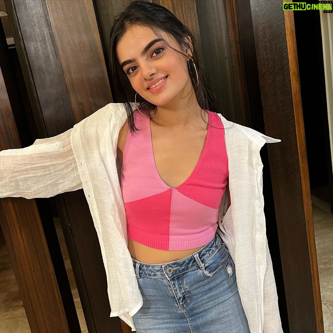 Ruhanika Dhawan Instagram - Many moods of Roo 🌸