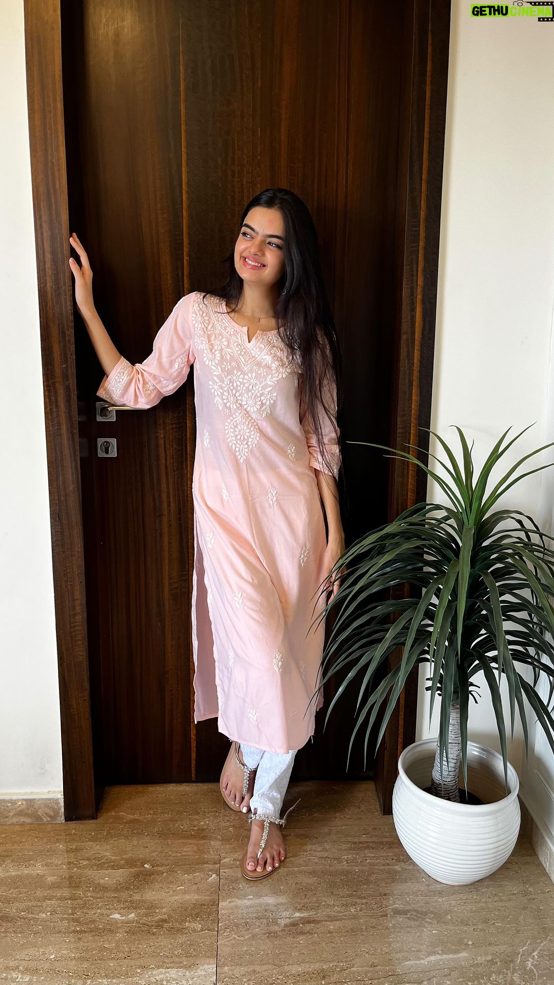 Ruhanika Dhawan Instagram - Feminine, traditional, and charming! 🧿