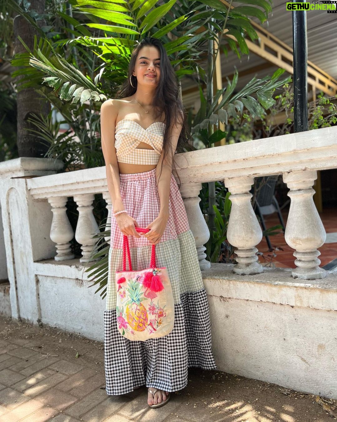 Ruhanika Dhawan Instagram - Let's call this the Goa Glow!” #ruhaanikadhawan