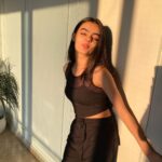 Ruhanika Dhawan Instagram - Touched by gold! #goldenhour