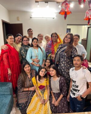 Ruhanika Dhawan Instagram - मेरे अपनों के लिए, मेरे सपनों के लिए, मेरे आज के लिये, मेरे भविष्यं के लिये, मेरे हर अच्छे और कठिन समय के लिए में परमात्मा का धन्यवाद करती हूँ। ... मैं सदा अपने ईश्वर, गुरु,पिता माता, पृथिवी,के आगे  सिर झुकाती रहु... 🙏🏻