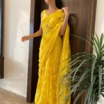 Ruhanika Dhawan Instagram - First time in a Saree❤️ Sarees are 6 yards of beauty and grace. Also, this saree is designed and styled by my mommy. #saree #ruhaanikadhawan #fyp #chotidiwali