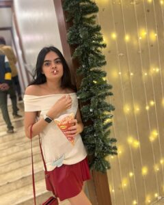 Ruhanika Dhawan Instagram - It’s beginning to look a lot like Christmas ❄️ ⛄️ 🎄