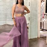 Ruhi Chaturvedi Instagram - Felt Like Nandani from "Hum Dil De Chuke Sanam" But Sameer Hawa Ka Jhoka was too busy to pay attention 🙄 . . Last slide Zaroor dekh na 😎 . . . Outfit @rajgharana.rg Styled @seam_stress_by_rajludhwani Pic @sameer_junaidi . . . #needbetterphotographersinmylife