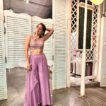 Ruhi Chaturvedi Instagram - Felt Like Nandani from "Hum Dil De Chuke Sanam" But Sameer Hawa Ka Jhoka was too busy to pay attention 🙄 . . Last slide Zaroor dekh na 😎 . . . Outfit @rajgharana.rg Styled @seam_stress_by_rajludhwani Pic @sameer_junaidi . . . #needbetterphotographersinmylife