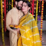 Ruhi Chaturvedi Instagram - Ladoo aur Imarti ki taraf se दिवाली की हार्दिक शुभकामनाएं 💥 . . . Shiv's outfit @khushbooandpankaj Saree by @sutraattire Styled by @seam_stress_by_rajludhwani . . . #shivkirooh #pyaarwalidiwali #meethaeewalidiwali