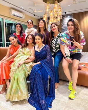 Ruhi Chaturvedi Instagram - Pre Diwali Celebrations With Fam-Jam ♥️🧿
.
.
#friendswalidiwali