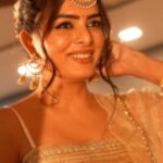 Ruhi Chaturvedi Instagram - Dulhan ki Bestfriend hu main. Bas meri Bestfriend Dulhan kab banaigi pata nahi.... 🙄 . . Wedding fever mai FOMO ho raha hai. Jaldi se shaadi karo Yaar . . Outfit @roze.india Styled @seam_stress_by_rajludhwani Shot by @supreetadee MUA @vanshikhachanglanimua . . . #bridesmaidoutfit #weddinginspiration #kitnisundarhumain