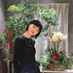Ruka Instagram - 忙しい年末年始 特に最近仕事バタバタ移動が多くて 肌も疲れてる、 先日いつも通ってる @perleclinic で 肌の年末メンテナンスをしにー @dr.satomi とカウンセリングして 肌のたるみ引締め治療効果高いサーマジェンに初めてしてみた、 RF（ラジオ波）いう高周波エネルギーを照射するお肌を引き締める治療だった、 全然痛みも無く温かくて、心地よい治療でした 直後すぐ肌が引き締めた実感もあった✨ 3ヶ月に1回のサイクルで続くことがおすすめらしい 年末年始バタバタの中 ストレスと疲れなどで 肌のトラブルも増える時期、 一緒にスキンケアを頑張ろ🫂🌹✨