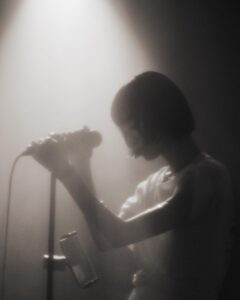 Ruka Instagram - 2023.12.16 “偽の真実” ライブin 下北沢,spread Guitar：石井マサユキ Bass：徐美穂 Drums：senoo ricky Saxophone：松丸契 photo by @hayatowatanbe Hair&make @toyodayousuke 東京のライブ終わってから もう数日経った、 心が色んな気持ちが湧いてきたけど どう話せばいいかわからなくて、 うまく伝えないかもしれないけど、 すべてを感謝している🙏　 ありがとうー！ 最高な夜でした、🌹✨ また会おう！ #偽の真実　#る鹿 #ライブ