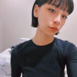 Ruka Instagram - 忙しい年末年始 特に最近仕事バタバタ移動が多くて 肌も疲れてる、 先日いつも通ってる @perleclinic で 肌の年末メンテナンスをしにー @dr.satomi とカウンセリングして 肌のたるみ引締め治療効果高いサーマジェンに初めてしてみた、 RF（ラジオ波）いう高周波エネルギーを照射するお肌を引き締める治療だった、 全然痛みも無く温かくて、心地よい治療でした 直後すぐ肌が引き締めた実感もあった✨ 3ヶ月に1回のサイクルで続くことがおすすめらしい 年末年始バタバタの中 ストレスと疲れなどで 肌のトラブルも増える時期、 一緒にスキンケアを頑張ろ🫂🌹✨