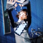 Ruka Instagram - CASETiFYのかわいいインパクトケースゲット❤️ 水色とブラックのポップなデザインを気に入り スマホショルダーダークかわいいな🦋光の反射でキラキラになる素材とても好きー @CASETiFY_JP で使える10%OFFのプロモコード：10RUKA #PR #CASETiFY #ShowYourColors #iPhone15 @casetify_jp @casetify #スマホショルダー