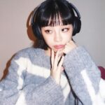 Ruka Instagram - 【Sponsored】 冬に入った今も ヘッドホンを主役に ふわふわ暖かいニット 🧶と一緒に登場 ちょっとオーバーサイズの方が好きー ブラックのヘッドホンと冬モードに切り替え 冬も好きな音楽と一緒にたくさん思い出作 ろうね🏻🏻✨ #PR #ソニーのヘッドホン #styles #WHCH720N Sponsored by Sony Marketing Inc.