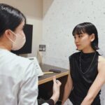 Ruka Instagram - 先日アンチエイジングケアをしに　@perleclinic 行ってきました🌼 @dr.satomi 先生が丁寧に自分の悩みを聞いてカウンセリングしてもらって、 最適の治療を提案してくれたよ💭 今回はシワ防止とフェイスラインリフトのためボトックスを施術し、 あと年齢と共に肌がコラーゲンが生成するのも遅くなり、目の下ちょっと凹みを感じるどころにほんのりコラーゲンの注射も初めてしてみた、即改善を実感した❣️ 次からはパーソナルスキン治療で 肌に応じた治療をオーダーメイドで組み立て、治療する。 産後から自分の肌質結構変わって、色んな変化が起きて、 スキンケアこれから頑張ってみたいと思う。 これから肌の変化を楽しみ🫧✨ #パーソナルスキンケア