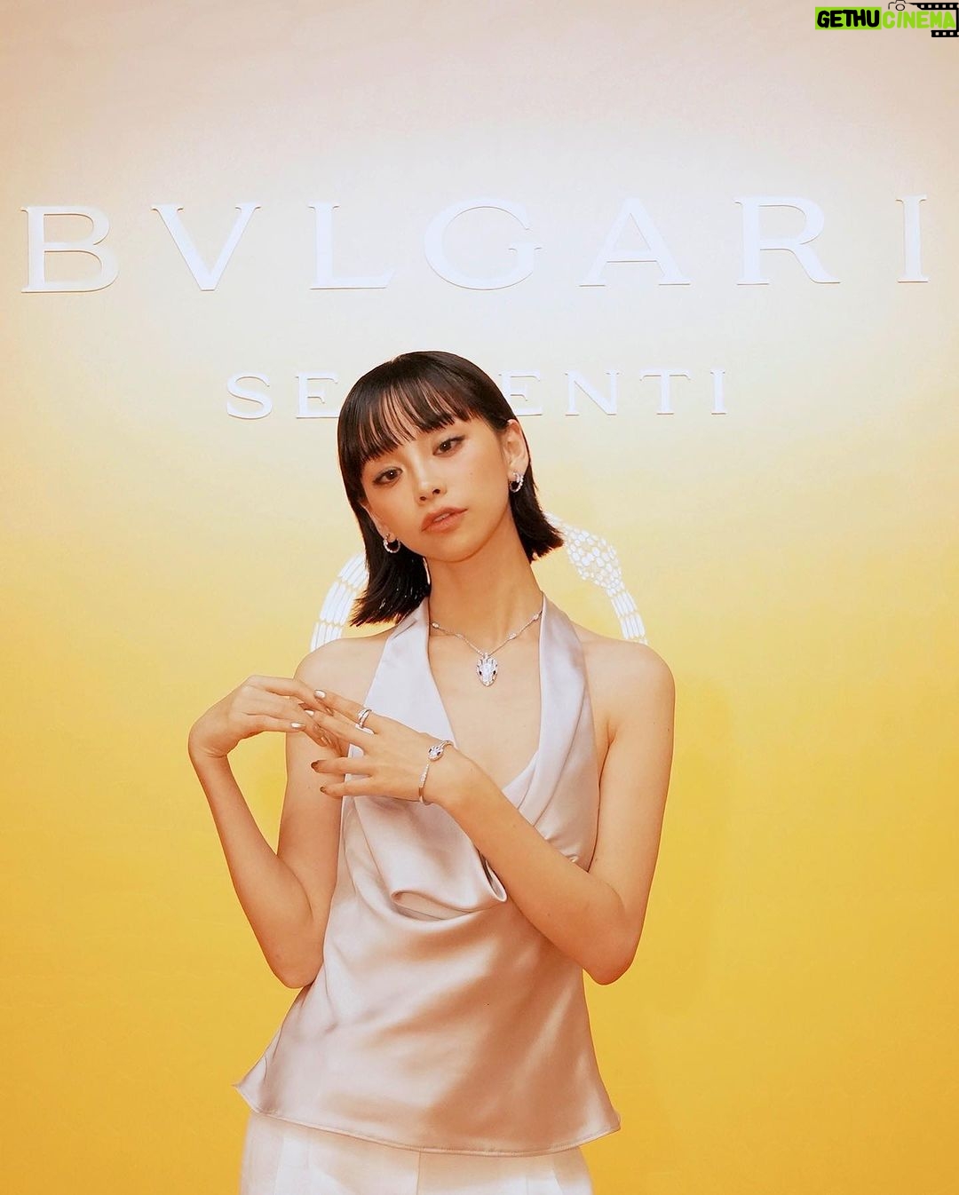 Ruka Instagram - @bulgari 三四半世紀にわたって進化し続けてきたブルガリのアイコン 「セルペンティ」の誕生75周年を祝し、 ブルガリ セルペンティ 75周年 時を超えて紡がれる無限のストーリー展 現代アーティストとのコラボレーション作品、東京限定なカフェエリアなど、ブルガリの素晴らしい世界観を体感できる空間になってます。 東京・表参道にて11月9日(木)から26日(日)まで開催です。 #Bulgari #BulgariJewelry #Serpenti #Serpenti75 #pr