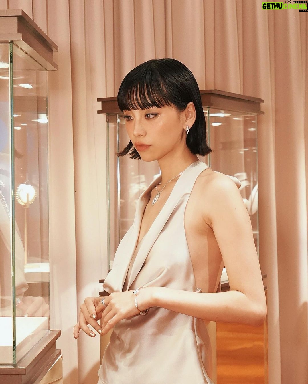 Ruka Instagram - @bulgari 三四半世紀にわたって進化し続けてきたブルガリのアイコン 「セルペンティ」の誕生75周年を祝し、 ブルガリ セルペンティ 75周年 時を超えて紡がれる無限のストーリー展 現代アーティストとのコラボレーション作品、東京限定なカフェエリアなど、ブルガリの素晴らしい世界観を体感できる空間になってます。 東京・表参道にて11月9日(木)から26日(日)まで開催です。 #Bulgari #BulgariJewelry #Serpenti #Serpenti75 #pr