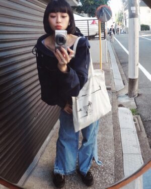 Ruka Instagram - 𝓣𝓸𝓴𝔂𝓸 𝓭𝓪𝓲 𝓵𝔂📸🌷✨
ccd - sony
bag - Dali art
Pants - spelledit
shoes - both paris
