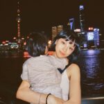 Ruka Instagram - Shanghai vibe with my little boy👼🏻🫶🏻🫧✨ なんか子供の時 親と観光行った時必ずこのような写真が何枚残してた そのイメージて 今度は自分の子供と撮ってみたーん 大きくなったらみせよー♪ ❤️❤️❤️