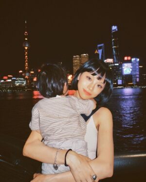 Ruka Instagram - Shanghai vibe with my little boy👼🏻🫶🏻🫧✨
なんか子供の時
親と観光行った時必ずこのような写真が何枚残してた
そのイメージて
今度は自分の子供と撮ってみたーん
大きくなったらみせよー♪
❤️❤️❤️