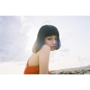 Ruka Instagram - みんなさんへ

私が、シンガー・デビューすることが決定した！
 
記念すべきデビュー曲は、ゆらゆら帝国『空洞です』のカヴァーです。
2021年2月に発売を予定しているデビュー盤には、同曲の日本語ヴァージョン、私自身が訳詞を手掛けた中国語ヴァージョン、そして山本精一さんによる「Adrenalineヴァージョン」の3曲を収録。
アナログ盤と配信でのリリースとなる。

すごくドキドキです。
速くみんなに聴いてほしい！
楽しみいっばいです♪

是非一緒に楽しみにしてください

『空洞です』明年2/10发售

 來年我将以歌手身份在日本正式出道。
出道單曲将翻唱#ゆらゆら帝国#的『空洞です』，除了演唱这首歌的日文版，
我也亲自译制了中文版，以及由山本精一老师打造的Adrenaline版也会收录在这张专辑中。
新专辑计划明年1/27在各大音乐平台上线，实体专辑将于2/10正式发售！
希望大家多多支持！💽✨