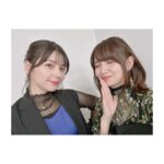 Rumi Okubo Instagram - ⁡ テレビアニメ【推しの子】 苺プロダクション☆ファン感謝祭2023🍓 ⁡ オフショットその②！ ⁡ 全員で朗読や振り返りトーク、 バラエティコーナーをやりました！ バラエティは面白かったけど色々酷かった(笑) でもこのメンバーだから安心して、 楽しむことが出来ましたね！ ⁡ 朗読はなんと伊賀さんの生演奏付き🎹✨ 豪華すぎて演技も引き締まりました！ 音楽と芝居の相乗効果ってすごい！！ ⁡ ⁡ そしてライブパート🎤 新生B小町の3人は、本当に このメンバーで良かったって改めて思います。 当初スタッフチームからは 「衣装も振り付けも完全再現でなくても出来るところまでで大丈夫ですよ」 と、気遣って言って頂いていました。 ⁡ でも衣装の完全再現も、 振り付けの完全再現も、 私はやるならとことんやりたい！と、 思っていましたが… だけど、私たちは3人。 それぞれの考え方がありますし、 完全再現が絶対正しいわけではないので、 強要するのではなく話し合って決めようと、 あくまで私の意見として事務所に提出したら、 他の2人からも同じ回答だったと！ 本当に嬉しかったですね…✨ ⁡ そして「サインはB」の2番から アイ役のりえちゃんが出てくるエモ演出！！ ✨🤍❤️❤️💛✨ リハで何度もやったのに、 本番は新鮮な気持ちで感動しました🥺 「大好きだった、憧れだったアイと 同じステージで歌って踊ってる…！」 私の中のMEMちょが震えてました😈🌟 ⁡ 最後はアニメの2期が2024年に放送されることが 発表され、こちらもめちゃくちゃ盛り上がりましたね！ 舞台編…果たしてどうなるのか！？ もちろんMEMちょも出ますからね♪ 皆さん引き続きお楽しみに！ ⁡ ⁡ 最後の挨拶でも言いましたが、 今回「ああなんて素晴らしい景色だ」って思えたのは、 【推しの子】を産み出してくださった 赤坂アカ先生、横槍メンゴ先生、 アニメ制作チームの皆さん、 共に切磋琢磨するキャストの皆さん、 そして何より、応援してくださるファンの皆さんがいてくれたからです。 【推しの子】はこの全員で作っている、作っていくんだなと、改めて思いました。 ⁡ ⁡ まだまだ盛り上がっていきましょう！！！ これからもよろしくお願い致します🙇‍♀️✨ 感謝祭おつめむ〜😈🌟 ⁡ パンフレット用のその③もあるよ！ ⁡ ⁡ #推しの子 #苺プロダクションファン感謝祭2023