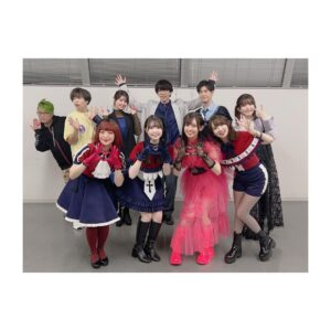 Rumi Okubo Instagram - ⁡
テレビアニメ【推しの子】
苺プロダクション☆ファン感謝祭2023🍓
⁡
オフショットその②！
⁡
全員で朗読や振り返りトーク、
バラエティコーナーをやりました！
バラエティは面白かったけど色々酷かった(笑)
でもこのメンバーだから安心して、
楽しむことが出来ましたね！
⁡
朗読はなんと伊賀さんの生演奏付き🎹✨
豪華すぎて演技も引き締まりました！
音楽と芝居の相乗効果ってすごい！！
⁡
⁡
そしてライブパート🎤
新生B小町の3人は、本当に
このメンバーで良かったって改めて思います。
当初スタッフチームからは
「衣装も振り付けも完全再現でなくても出来るところまでで大丈夫ですよ」
と、気遣って言って頂いていました。
⁡
でも衣装の完全再現も、
振り付けの完全再現も、
私はやるならとことんやりたい！と、
思っていましたが…
だけど、私たちは3人。
それぞれの考え方がありますし、
完全再現が絶対正しいわけではないので、
強要するのではなく話し合って決めようと、
あくまで私の意見として事務所に提出したら、
他の2人からも同じ回答だったと！
本当に嬉しかったですね…✨
⁡
そして「サインはB」の2番から
アイ役のりえちゃんが出てくるエモ演出！！
 ✨🤍❤️❤️💛✨
リハで何度もやったのに、
本番は新鮮な気持ちで感動しました🥺
「大好きだった、憧れだったアイと
同じステージで歌って踊ってる…！」
私の中のMEMちょが震えてました😈🌟
⁡
最後はアニメの2期が2024年に放送されることが
発表され、こちらもめちゃくちゃ盛り上がりましたね！
舞台編…果たしてどうなるのか！？
もちろんMEMちょも出ますからね♪
皆さん引き続きお楽しみに！
⁡
⁡
最後の挨拶でも言いましたが、
今回「ああなんて素晴らしい景色だ」って思えたのは、
【推しの子】を産み出してくださった
赤坂アカ先生、横槍メンゴ先生、
アニメ制作チームの皆さん、
共に切磋琢磨するキャストの皆さん、
そして何より、応援してくださるファンの皆さんがいてくれたからです。
【推しの子】はこの全員で作っている、作っていくんだなと、改めて思いました。
⁡
⁡
まだまだ盛り上がっていきましょう！！！
これからもよろしくお願い致します🙇‍♀️✨
感謝祭おつめむ〜😈🌟
⁡
パンフレット用のその③もあるよ！
⁡
⁡
#推しの子
#苺プロダクションファン感謝祭2023