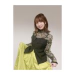 Rumi Okubo Instagram - ⁡ テレビアニメ【推しの子】 苺プロダクション☆ファン感謝祭2023🍓 ⁡ オフショットその①！ まずはソロのオフショットです！ ⁡ トークパートはイエローをメインにした 可愛らしくも大人っぽい衣装でした！ スタイリストは原田幸枝さん👗 大きい星のピアスもお気に入りです🌟 ⁡ ⁡ ライブパートはなんとあのアイドル衣装製作で 有名なオサレカンパニーさん🤵‍♀️✨ MEMちょはショートパンツだったので、 中が見えすぎないよう原作ではニーハイなのですが、 今回はタイツにしてもらいました！ こちらからの細かい要望にも応えてくださり、 細部までこだわって頂き… 「本当に新生B小町の衣装だー！！！」 って最初に見た時は感動しました🥺✨ ⁡ 踊りやすくて、可愛くて、着るのが 毎回楽しかったです💛 ありがとうございました！ ⁡ MEMちょぬいと同じ格好してるー♪って イベント中もぬい連れ回してました(笑) ⁡ ⁡ そしてマネージャーが撮ってくださった、 ライブ中の後ろからの舞台の風景も 舞台上の私たちからは見えないので とても新鮮でした！ たくさんのサイリウムの海…✨ どのキャラも好きだし、 どんなカラーでも嬉しいですが、 やっぱり黄色のサイリウムを見ると 元気が出ました！！ ちゃんと見えてたよ、君のサイリウム！！！ ありがとうーーー💛💛💛 ⁡ ⁡ 実はちゃんと衣装着て歌って踊ってのライブは すごく久しぶりだったので、 身体作るのも体力作るのも最初は心配だったのですが、 最初の頃から長年やっていた七森中ごらく部が めちゃくちゃ歌って踊ってのコンテンツだったので、 ちゃんと身体が感覚を覚えていて、 振り付けも割とスムーズに入りましたし 個人的に自分の大事なポイントは 「歌って踊っている最中はどんなに大変でも、 笑顔でいること！！」(歌詞の内容によっては 違う時もありますが…) なんですけど、それも含め、パフォーマンスが しっかり私の中に根付いているというか…！ ちゃんと今まで経験したことって 身体が覚えてて、身になっているんだなぁって、 こっそり感心したりしてました…笑 ⁡ 経験してきたことも、 きっと今経験したことも、 これからの私の力になっていくんだな。 そんな風に思えるライブでした。 ⁡ ⁡ 配信をご購入の方は12月3日の期限までは 何度でも見られるので、 イベントをたくさん見てくださいねー！！ ⁡ ⁡ ⁡ ⁡ その②へ続く〜！ ⁡ ⁡ ⁡ #推しの子 #苺プロダクションファン感謝祭2023 #大久保瑠美 #MEMちょ ⁡ ⁡ ⁡