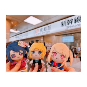 Rumi Okubo Instagram - ⁡
⁡
写真その②
⁡
推しの子コラボはもちろん、
様々なところも楽しませて頂きました！
建物の世界観が作り込まれていたので
歩くだけでも楽しい…😌
お化け屋敷や立体迷路にも挑戦しました！
お化け屋敷は李依ちゃんもごまちゃんも
怖がって私の腕にしがみついてきてて、
両手に華だったので幸せでした…笑🌼👻
いや私も怖かったですけどね！
人が怖がってるとズンズン進んじゃうタイプです！
⁡
そして、私の大好きなエヴァ発見！！！
初号機の手のひらに乗れるなんて…
最高かよ✨✨
エントリープラグは時間的に難しかったので、
次に行った時は乗りたいと思います！
ちなみに私はエヴァ弍号機推しなので、
いつか弍号機、もちろん零号機も…
エヴァの立体像が
たくさん作られる日を夢見てます🙏🏻
⁡
⁡
映画村はまだまだ楽しめるところがいっぱい
あったので、また是非行きたいです✨
皆さんも行かれる際は推しの子コラボを
楽しみつつ、他のアトラクションにも是非
挑戦してみてくださいね〜🥷⚔️
⁡
⁡
⁡
#東映太秦映画村
#推しの子
#大久保瑠美
#高橋李依 ちゃん
#伊駒ゆりえ ちゃん
⁡
⁡
⁡
⁡