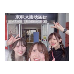 Rumi Okubo Instagram - ⁡
⁡
写真その②
⁡
推しの子コラボはもちろん、
様々なところも楽しませて頂きました！
建物の世界観が作り込まれていたので
歩くだけでも楽しい…😌
お化け屋敷や立体迷路にも挑戦しました！
お化け屋敷は李依ちゃんもごまちゃんも
怖がって私の腕にしがみついてきてて、
両手に華だったので幸せでした…笑🌼👻
いや私も怖かったですけどね！
人が怖がってるとズンズン進んじゃうタイプです！
⁡
そして、私の大好きなエヴァ発見！！！
初号機の手のひらに乗れるなんて…
最高かよ✨✨
エントリープラグは時間的に難しかったので、
次に行った時は乗りたいと思います！
ちなみに私はエヴァ弍号機推しなので、
いつか弍号機、もちろん零号機も…
エヴァの立体像が
たくさん作られる日を夢見てます🙏🏻
⁡
⁡
映画村はまだまだ楽しめるところがいっぱい
あったので、また是非行きたいです✨
皆さんも行かれる際は推しの子コラボを
楽しみつつ、他のアトラクションにも是非
挑戦してみてくださいね〜🥷⚔️
⁡
⁡
⁡
#東映太秦映画村
#推しの子
#大久保瑠美
#高橋李依 ちゃん
#伊駒ゆりえ ちゃん
⁡
⁡
⁡
⁡
